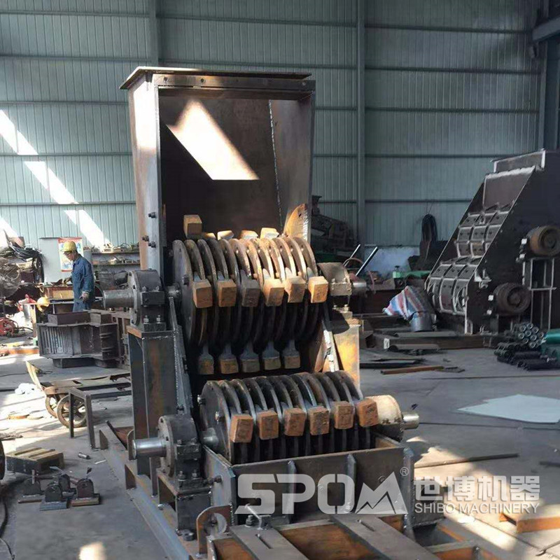 9759彩集团双级破碎机生产车间，双级破碎机半成品内部结构